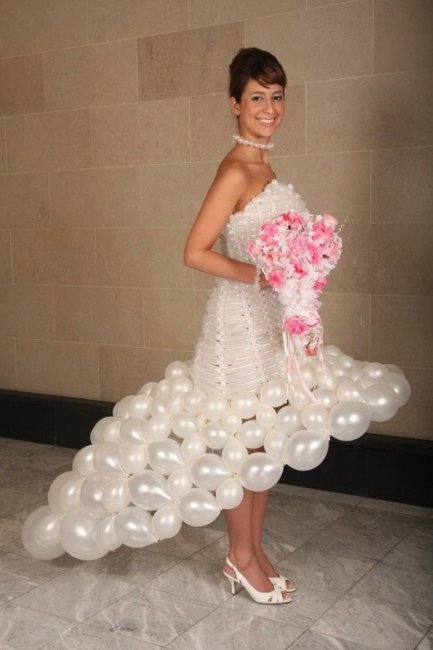 Платье из шаров