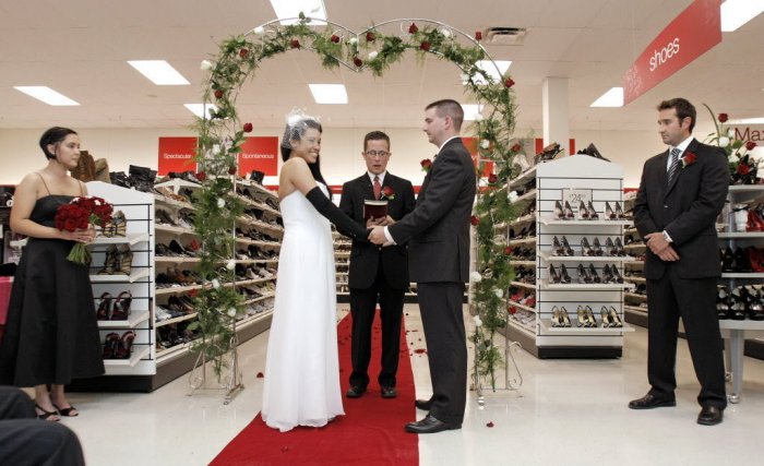 Свадьба в обувном магазине T.J. Maxx