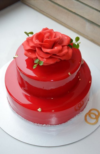 Красный зеркальный торт