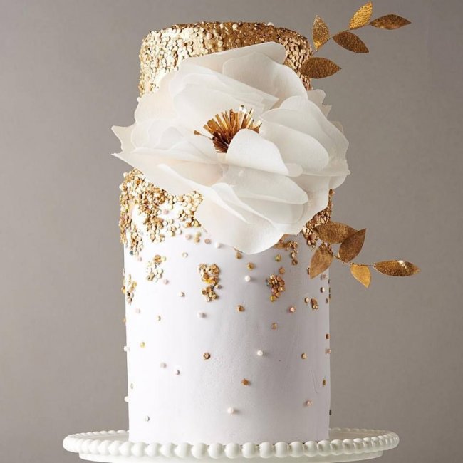 Свадебный торт с вафельным декором