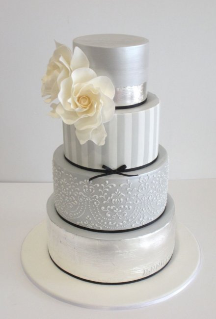 Свадебный торт с серебром