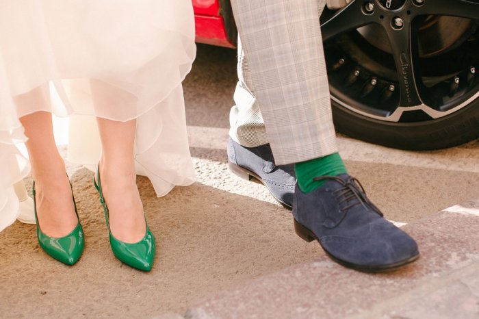 Цвет носков жениха под цвет обуви невесты
