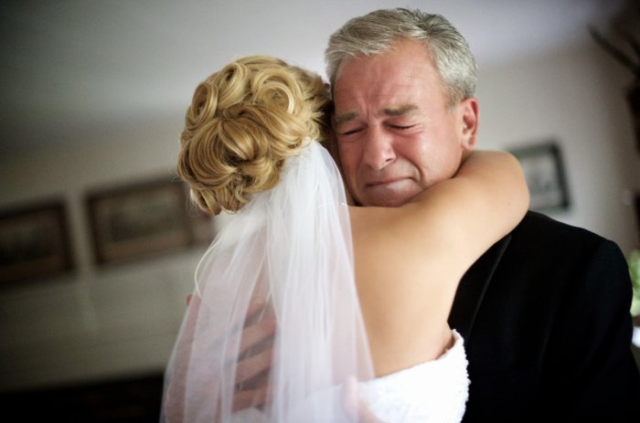 Папа видит дочь в образе невесты