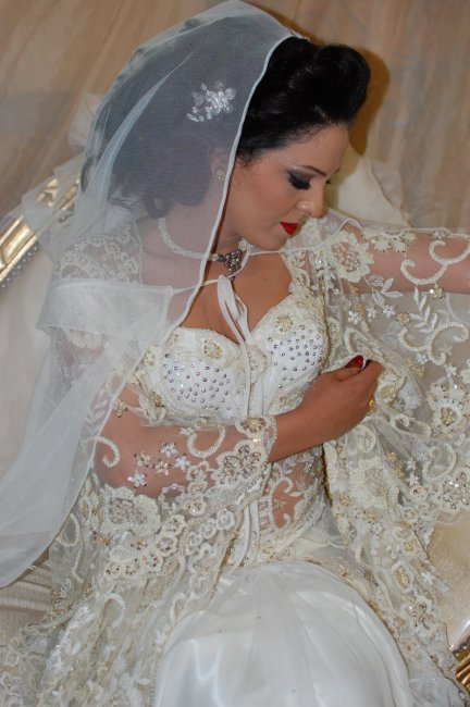 Яркий макияж цыганской невесты
