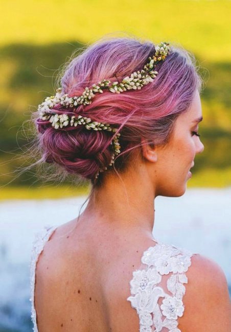 Лилово-фиолетовые волосы у невесты