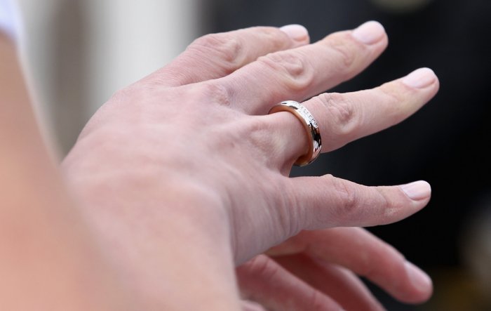 Спустя время после свадьбы кольцо может не подходить по размеру
