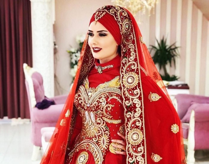 В Турции популярны свадебные платья красных оттенков