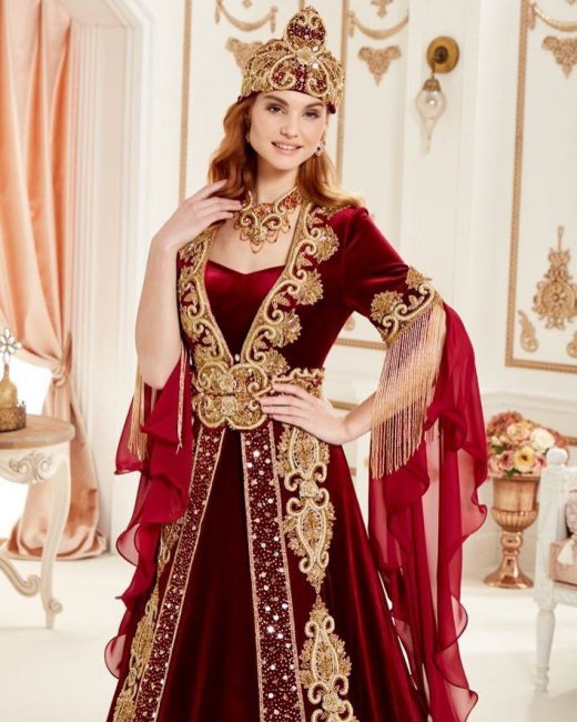 Турецкое свадебное платье украшенное вышивкой и камнями
