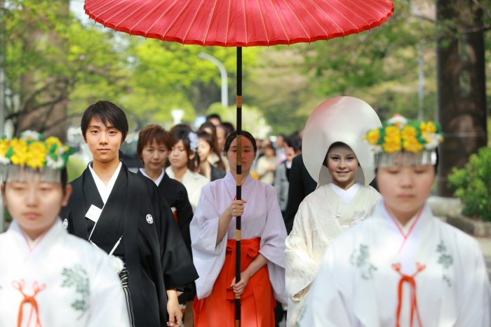 Японские свадьбы часто играют летом