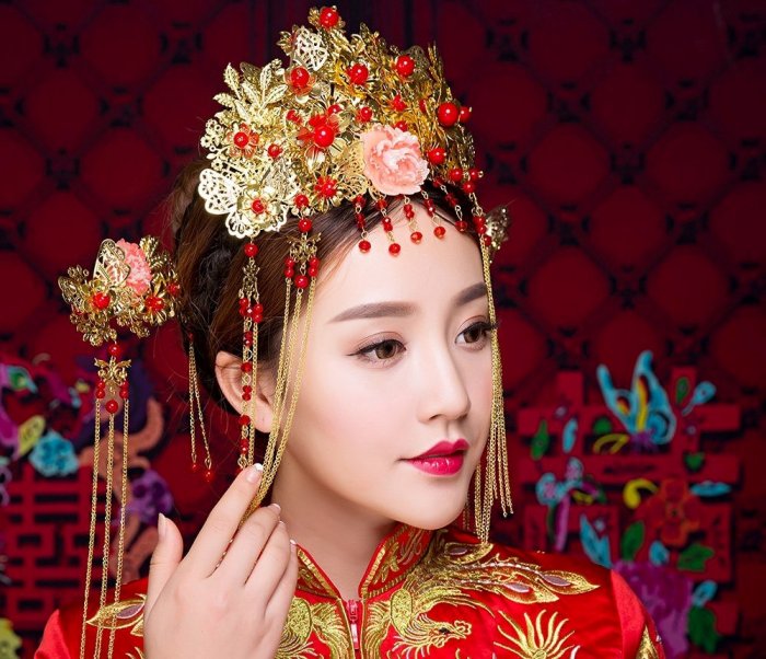Макияж китайской невесты с красными губами