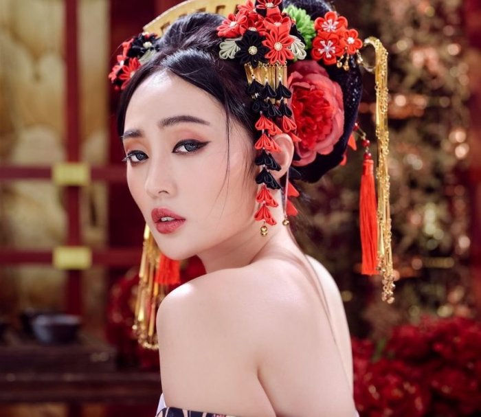 Яркий макияж китайской невесты