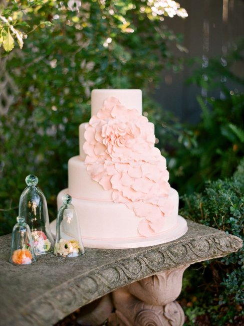 Свадебный торт в пудрово-розовом цвете