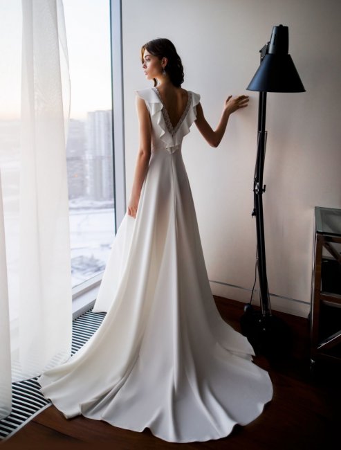 Шелковое свадебное платье А-силуэт