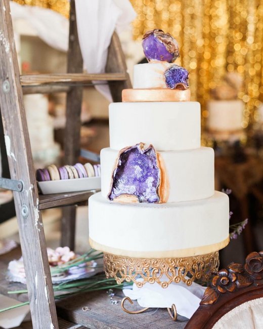 Свадебный торт с кристаллами