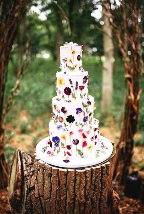 Свадебный торт с сухими цветами в стиле эко