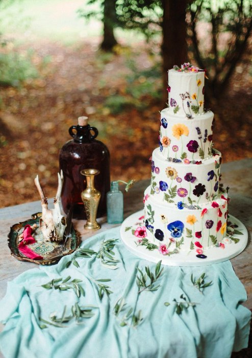 Украшение свадебного торта сухоцветами