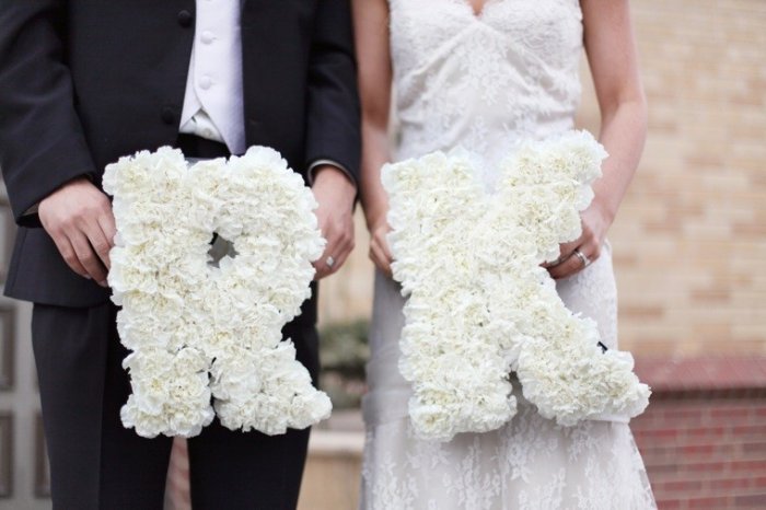 Цветочные буквы для свадебной фотосессии