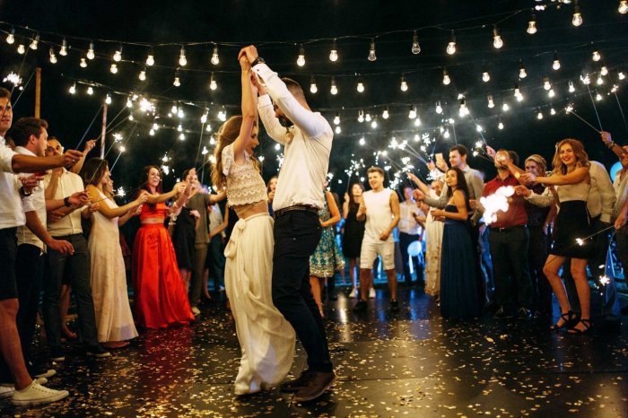 Танцы на молодежной свадьбе