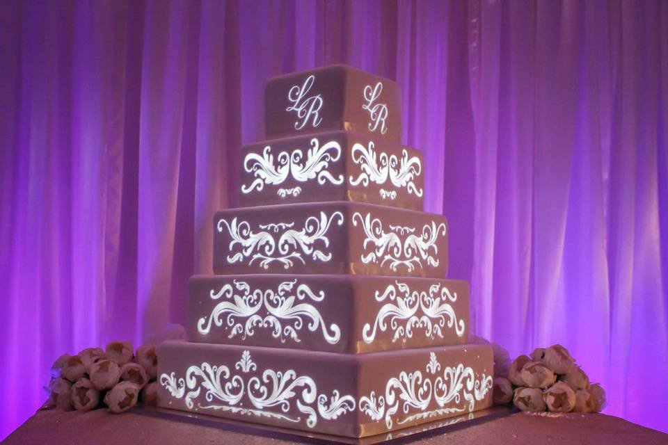Свадебный торт со световой проекцией
