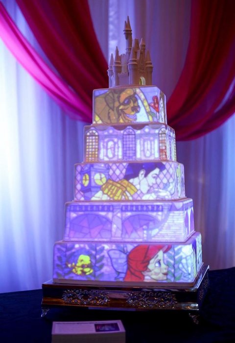 Световое шоу на свадебном торте