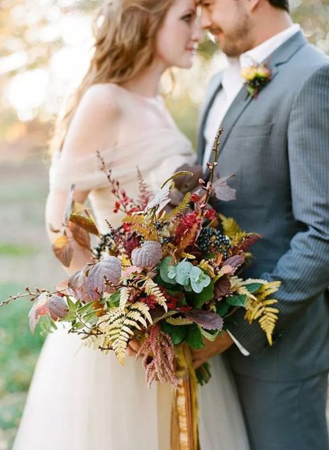 Букет невесты с листьями и веточками