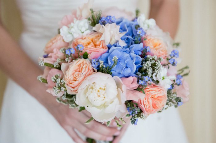 Объемные соцветия в свадебном букете