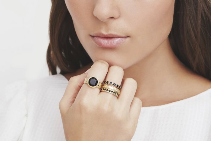 Обручальное кольцо с черным ониксом