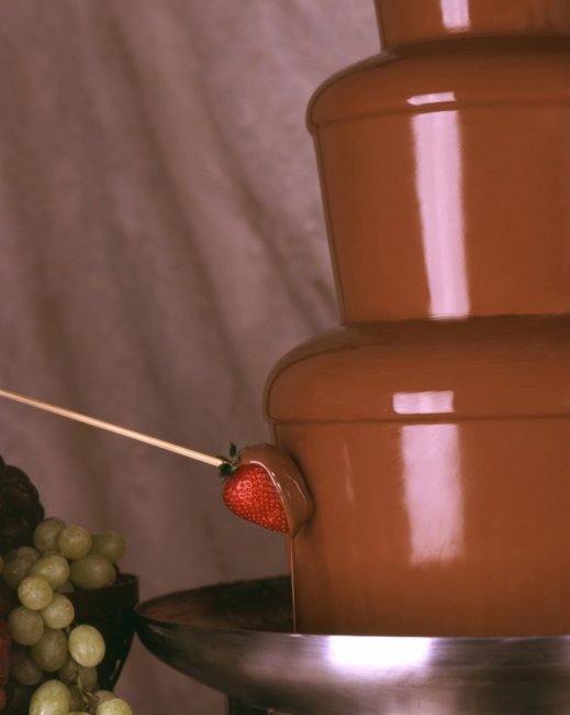 Шоколадный фонтан на свадьбу
