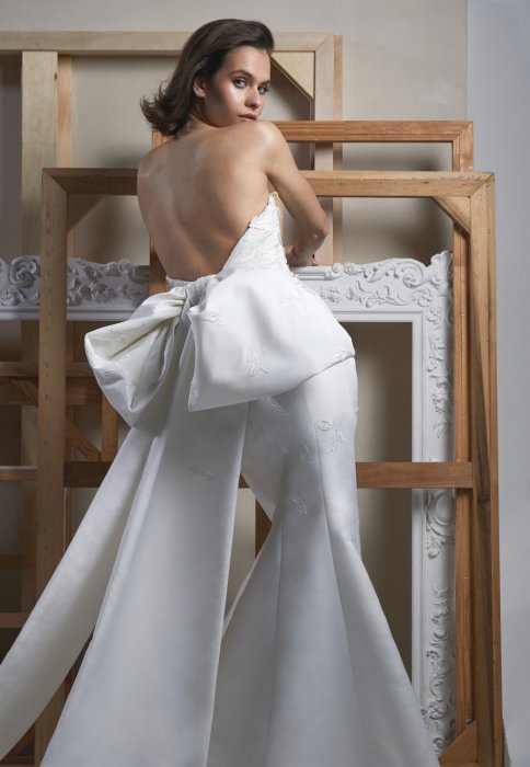 Платье для невесты с бантом