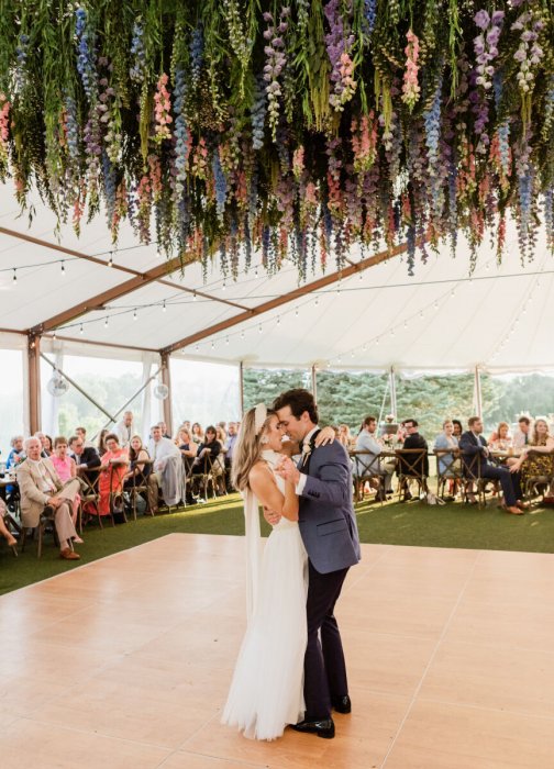 Подвесные цветочные композиции в декоре свадьбы