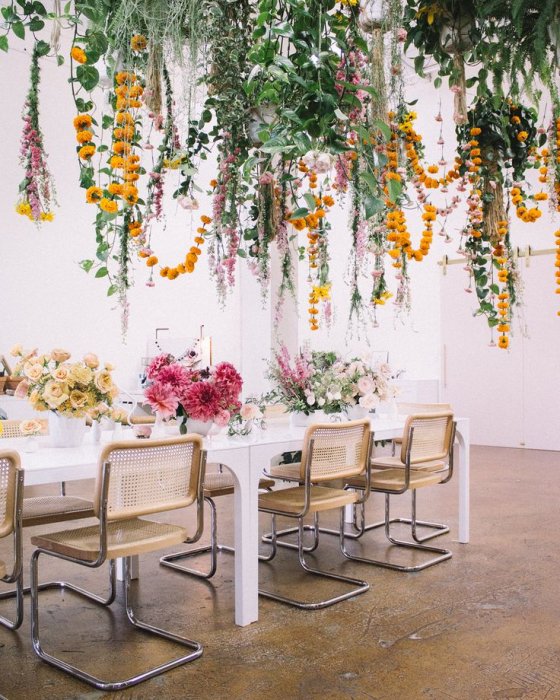 Подвесные цветочные композиции в декоре свадьбы