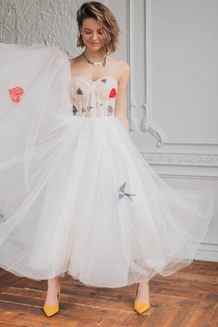 Декор свадебного платья вышивкой