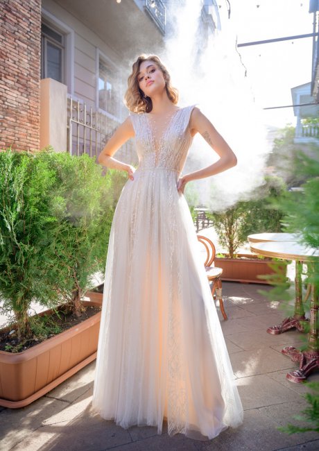 Блестящее свадебное платье А-силуэта