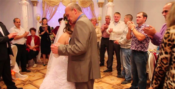 Трогательные моменты танца отца и дочери