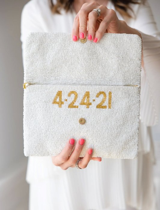 Свадебная сумочка с надписями для невесты