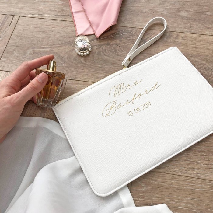 Свадебная сумочка с надписями для невесты