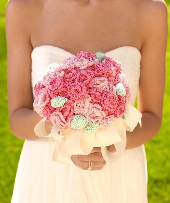 Букет дублер для невесты из вязаных цветов