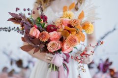 Прочитать статью: Букет невесты с осенними листьями: красочно и стильно!