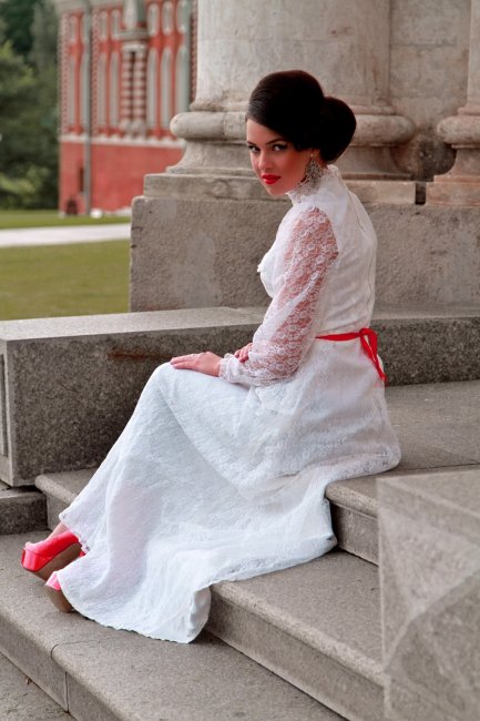 Наряд невесты для красно-белой свадьбы