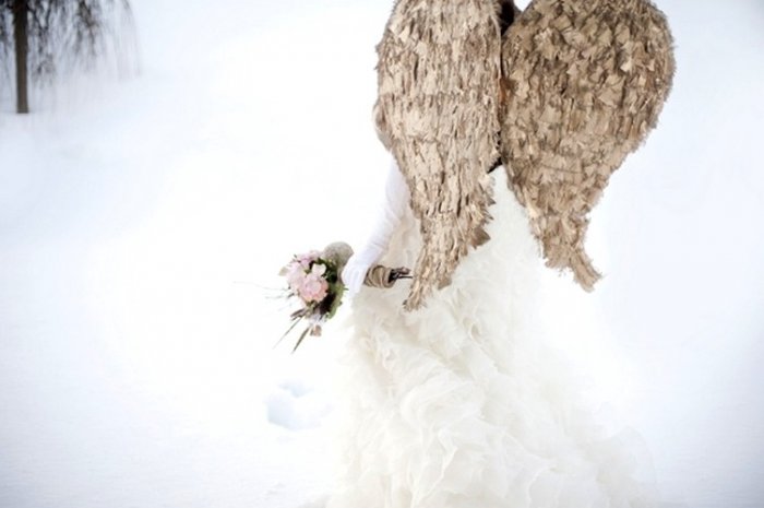 Зимняя свадебная фотосессия в образе ангела