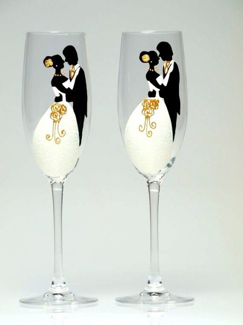 Свадебные бокалы с романтичным рисунком