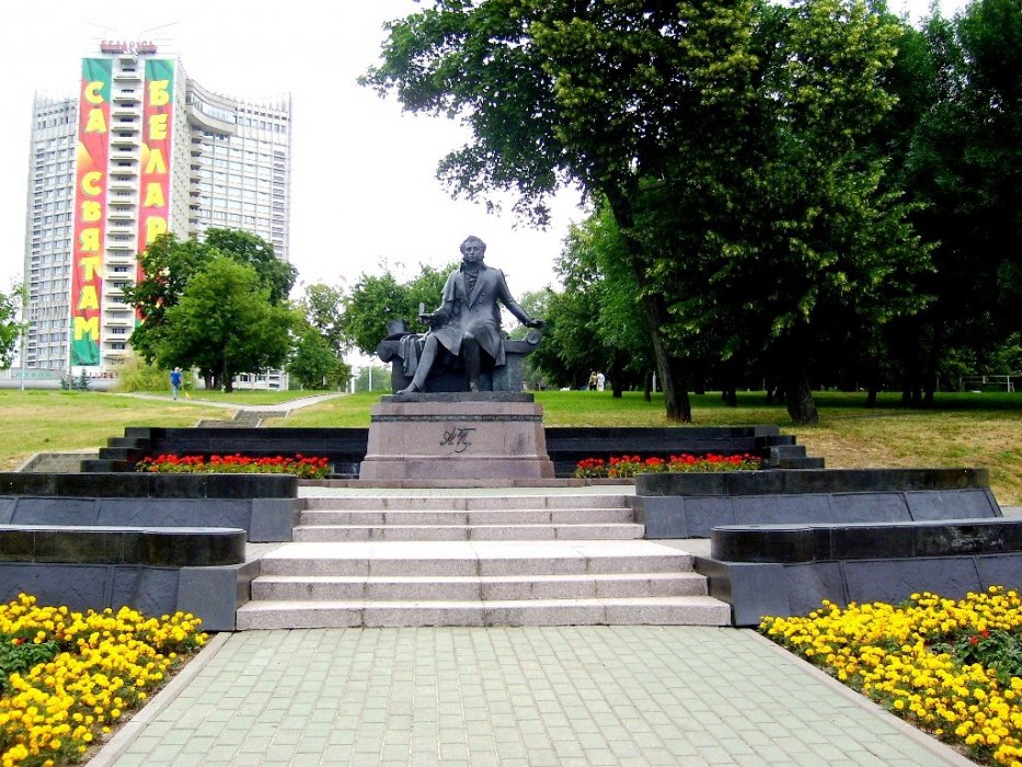 Памятник Пушкину в Троицком предместье в Минске