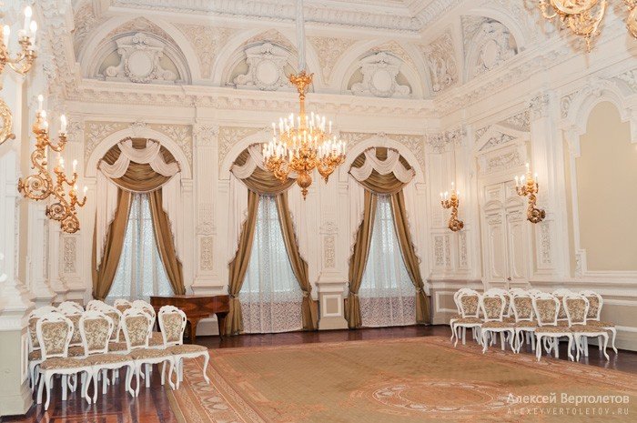 Интерьер большого зала во Дворце бракосочетания 1