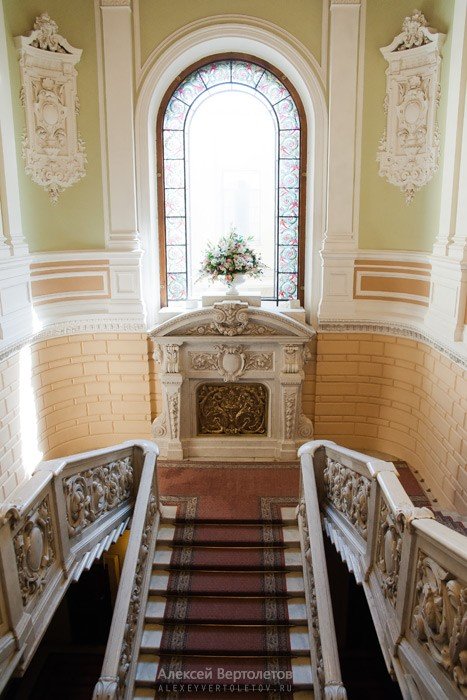 Интерьер лестницы во Дворце бракосочетания № 1