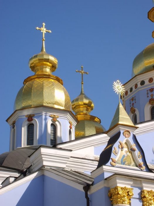 Красивые купола Михайловского храма