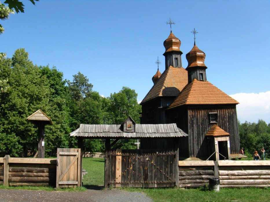 Действующая церковь на территории музея