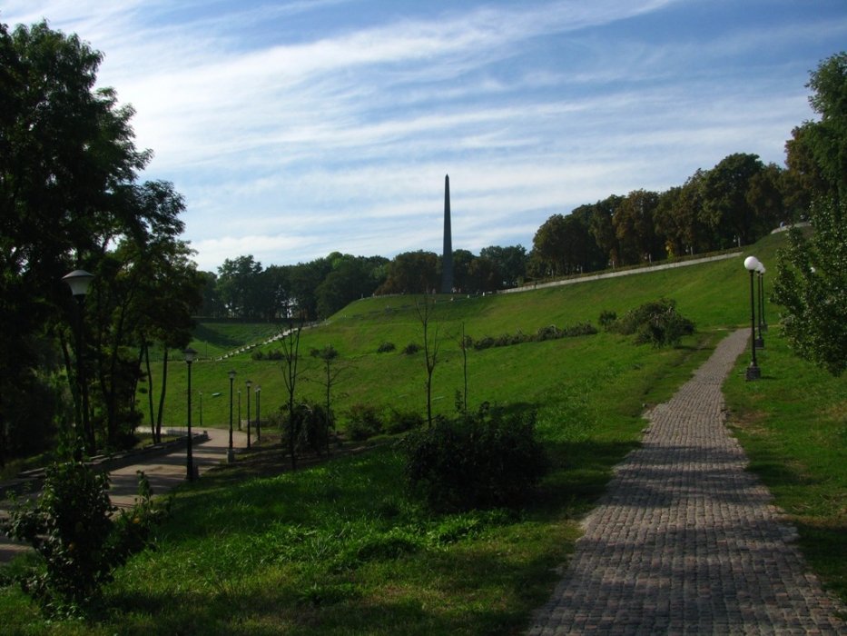 Прогулочные дорожки в парке Славы