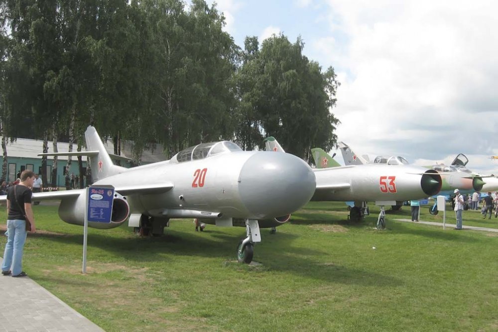 Самолет ЯК-25 на Боровой