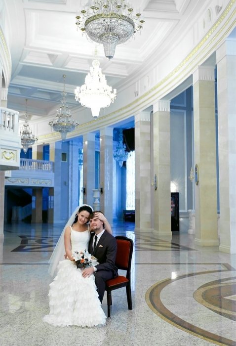 Шикарные свадебные фотографии в минском оперном театре