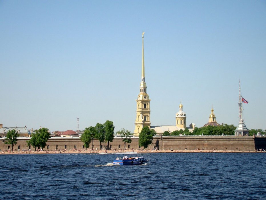 Петропавловская крепость и водные просторы